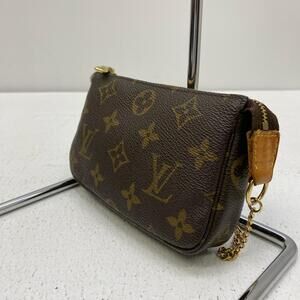 Louis Vuitton Poche Accessory Pouch